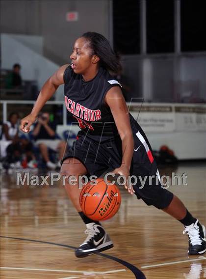 Thumbnail 2 in College Park vs MacArthur (McDonald's Texas Invitational) photogallery.