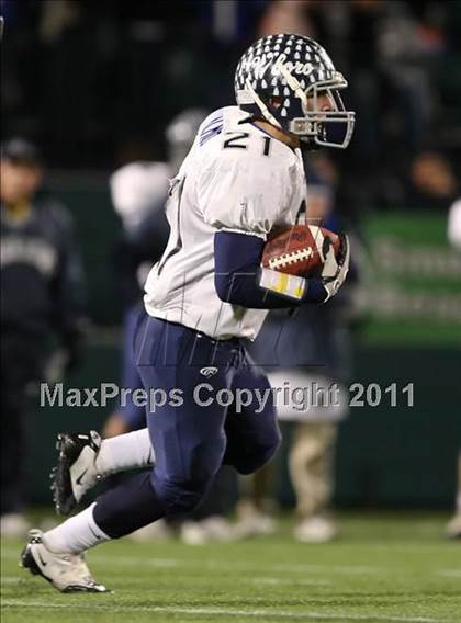 Thumbnail 3 in Aquinas vs. Whitesboro (NYSPHSAA Class A Semifinal) photogallery.
