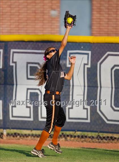 Thumbnail 3 in Dobie @ Pearland (UIL 5A Region III Final) photogallery.
