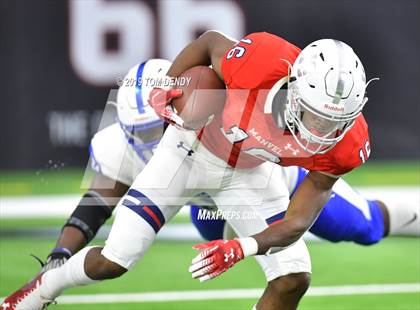 Thumbnail 3 in Barbers Hill vs Manvel (UIL 5A Regional Playoff) photogallery.