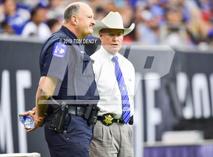 Thumbnail 3 in Barbers Hill vs Manvel (UIL 5A Regional Playoff) photogallery.