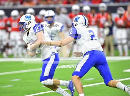 Thumbnail 2 in Barbers Hill vs Manvel (UIL 5A Regional Playoff) photogallery.
