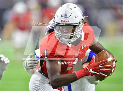 Thumbnail 3 in Barbers Hill vs Manvel (UIL 5A Regional Playoff) photogallery.