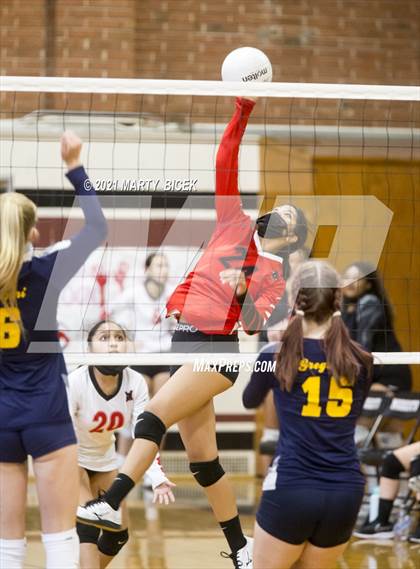 Thumbnail 2 in Modesto vs. Gregori photogallery.