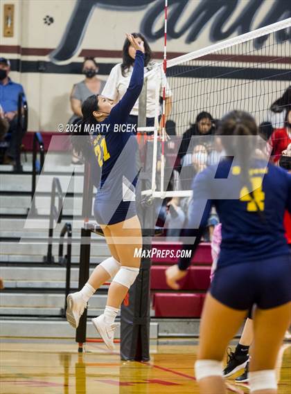 Thumbnail 3 in Modesto vs. Gregori photogallery.