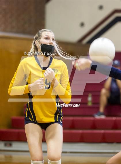 Thumbnail 2 in Modesto vs. Gregori photogallery.