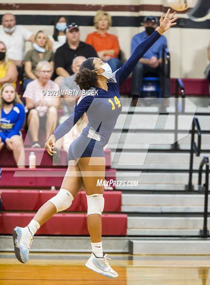 Thumbnail 1 in Modesto vs. Gregori photogallery.