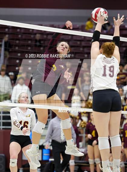 Thumbnail 1 in Fairfield vs. East Bernard (UIL 3A Regional Semi-Finals) photogallery.