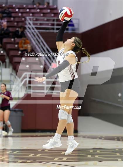 Thumbnail 2 in Fairfield vs. East Bernard (UIL 3A Regional Semi-Finals) photogallery.