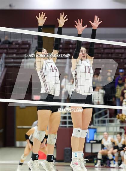 Thumbnail 2 in Fairfield vs. East Bernard (UIL 3A Regional Semi-Finals) photogallery.