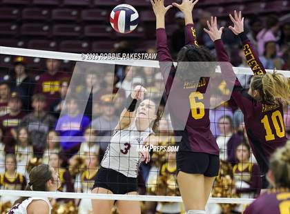 Thumbnail 2 in Fairfield vs. East Bernard (UIL 3A Regional Semi-Finals) photogallery.