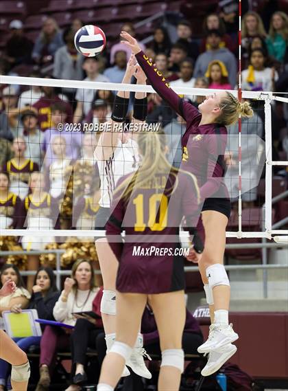 Thumbnail 3 in Fairfield vs. East Bernard (UIL 3A Regional Semi-Finals) photogallery.
