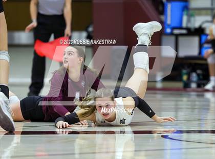 Thumbnail 1 in Fairfield vs. East Bernard (UIL 3A Regional Semi-Finals) photogallery.