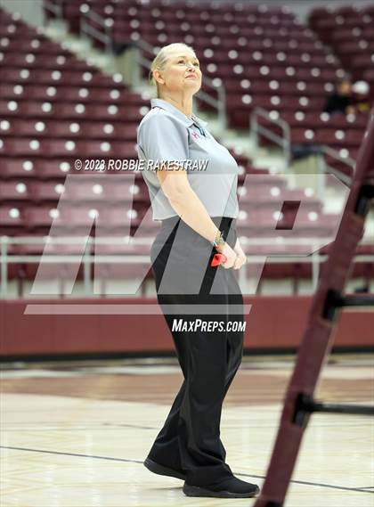 Thumbnail 3 in Fairfield vs. East Bernard (UIL 3A Regional Semi-Finals) photogallery.