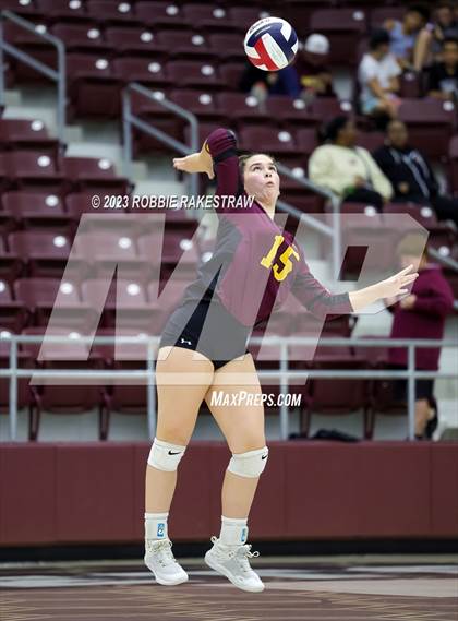 Thumbnail 2 in Fairfield vs. East Bernard (UIL 3A Regional Semi-Finals) photogallery.