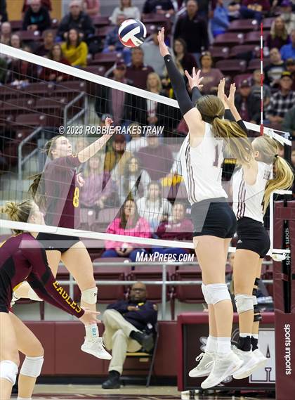 Thumbnail 3 in Fairfield vs. East Bernard (UIL 3A Regional Semi-Finals) photogallery.