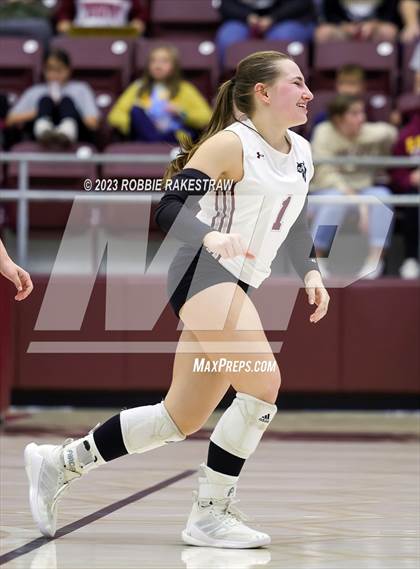 Thumbnail 2 in Fairfield vs. East Bernard (UIL 3A Regional Semi-Finals) photogallery.