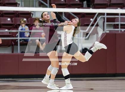 Thumbnail 1 in Fairfield vs. East Bernard (UIL 3A Regional Semi-Finals) photogallery.