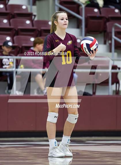 Thumbnail 2 in Fairfield vs. East Bernard (UIL 3A Regional Semi-Finals) photogallery.