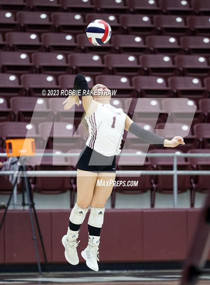 Thumbnail 2 in Fairfield vs. East Bernard (UIL 3A Regional Semi-Finals) photogallery.