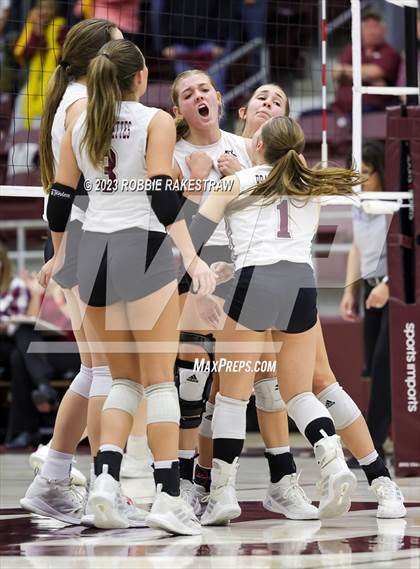 Thumbnail 1 in Fairfield vs. East Bernard (UIL 3A Regional Semi-Finals) photogallery.