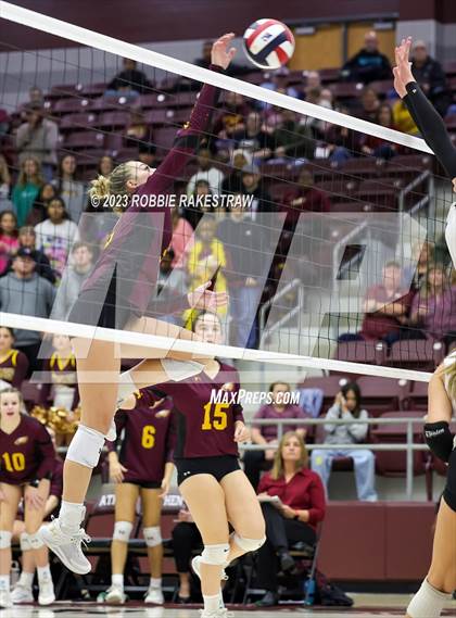 Thumbnail 3 in Fairfield vs. East Bernard (UIL 3A Regional Semi-Finals) photogallery.