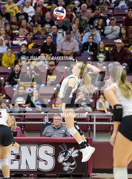 Thumbnail 3 in Fairfield vs. East Bernard (UIL 3A Regional Semi-Finals) photogallery.
