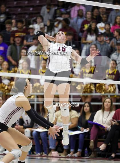 Thumbnail 3 in Fairfield vs. East Bernard (UIL 3A Regional Semi-Finals) photogallery.