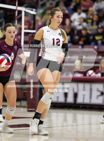 Thumbnail 2 in Fairfield vs. East Bernard (UIL 3A Regional Semi-Finals) photogallery.