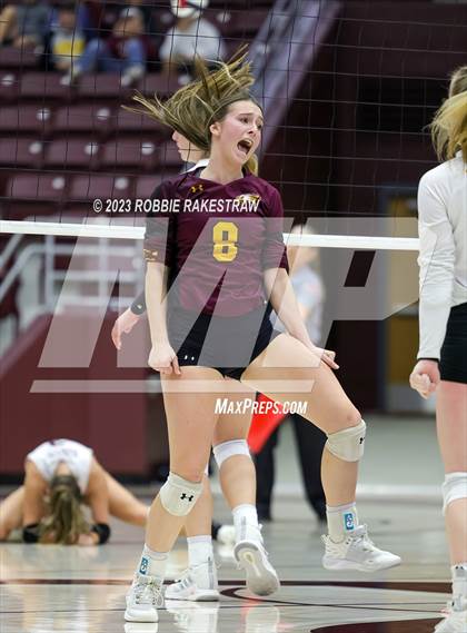 Thumbnail 2 in Fairfield vs. East Bernard (UIL 3A Regional Semi-Finals) photogallery.