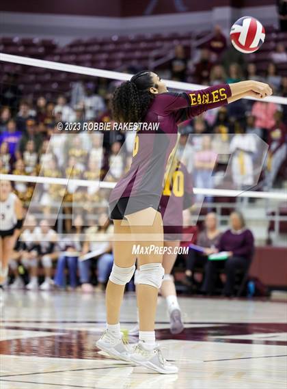 Thumbnail 3 in Fairfield vs. East Bernard (UIL 3A Regional Semi-Finals) photogallery.