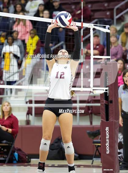 Thumbnail 2 in Fairfield vs. East Bernard (UIL 3A Regional Semi-Finals) photogallery.