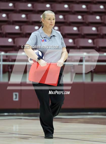 Thumbnail 1 in Fairfield vs. East Bernard (UIL 3A Regional Semi-Finals) photogallery.