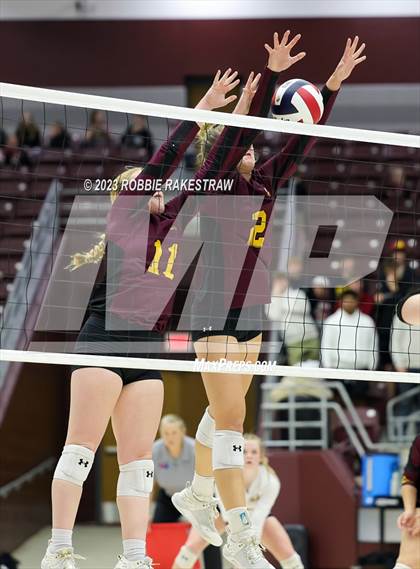 Thumbnail 1 in Fairfield vs. East Bernard (UIL 3A Regional Semi-Finals) photogallery.