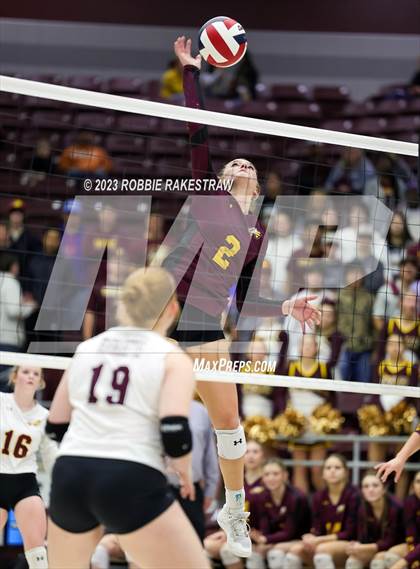 Thumbnail 2 in Fairfield vs. East Bernard (UIL 3A Regional Semi-Finals) photogallery.