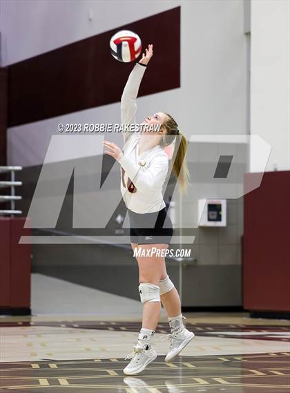 Thumbnail 2 in Fairfield vs. East Bernard (UIL 3A Regional Semi-Finals) photogallery.