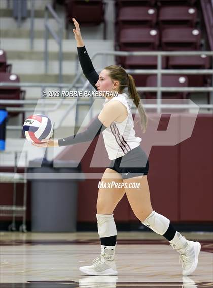 Thumbnail 3 in Fairfield vs. East Bernard (UIL 3A Regional Semi-Finals) photogallery.
