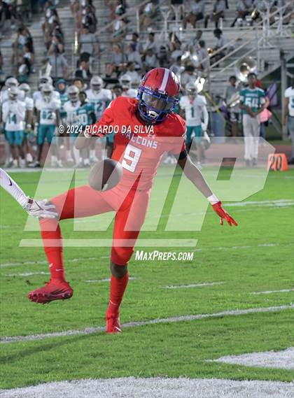 Thumbnail 1 in Royal vs Almeta Crawford photogallery.