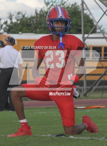 Thumbnail 3 in Royal vs Almeta Crawford photogallery.