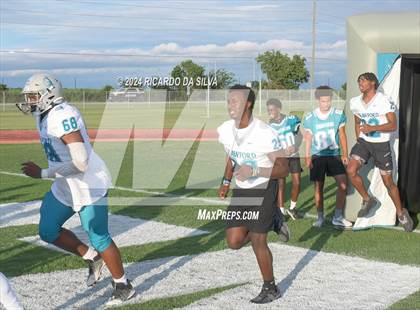 Thumbnail 2 in Royal vs Almeta Crawford photogallery.