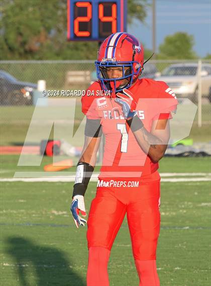 Thumbnail 1 in Royal vs Almeta Crawford photogallery.