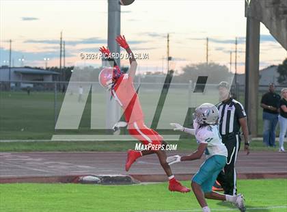 Thumbnail 3 in Royal vs Almeta Crawford photogallery.