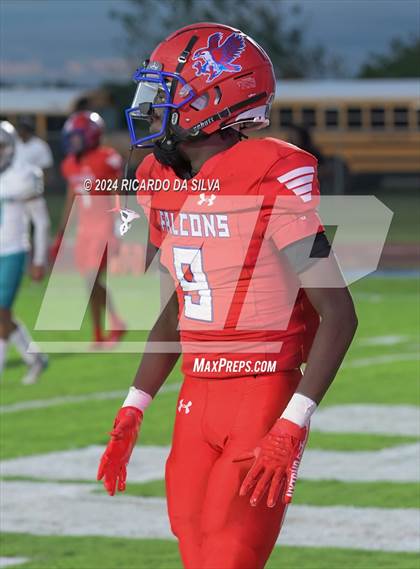 Thumbnail 3 in Royal vs Almeta Crawford photogallery.
