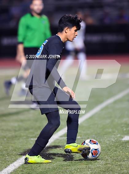 Thumbnail 2 in Yuma Catholic vs. Veritas Prep (AIA 3A Final) photogallery.