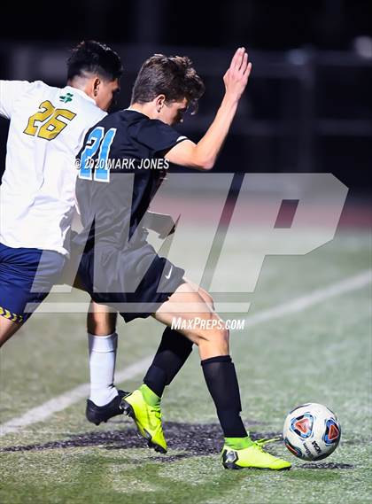 Thumbnail 3 in Yuma Catholic vs. Veritas Prep (AIA 3A Final) photogallery.