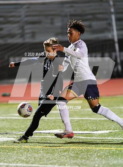 Thumbnail 2 in Yuma Catholic vs. Veritas Prep (AIA 3A Final) photogallery.