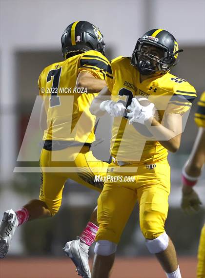 Thumbnail 1 in Verbum Dei vs. Bosco Tech photogallery.
