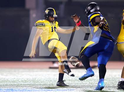 Thumbnail 2 in Verbum Dei vs. Bosco Tech photogallery.
