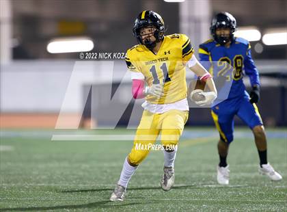 Thumbnail 1 in Verbum Dei vs. Bosco Tech photogallery.