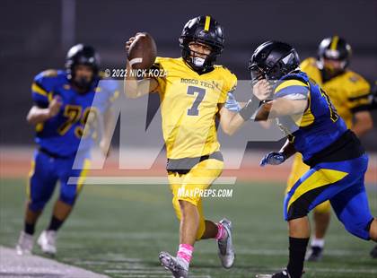 Thumbnail 2 in Verbum Dei vs. Bosco Tech photogallery.